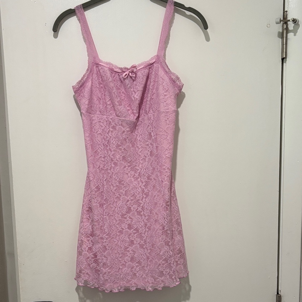 Elegant Pink Lace Chemise
